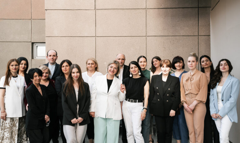 ექიმის ბინაზე გამოძახება უფრო მარტივია ჩვენს გუნდის დახმარებით